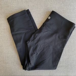 Lululemon black cropped leggings